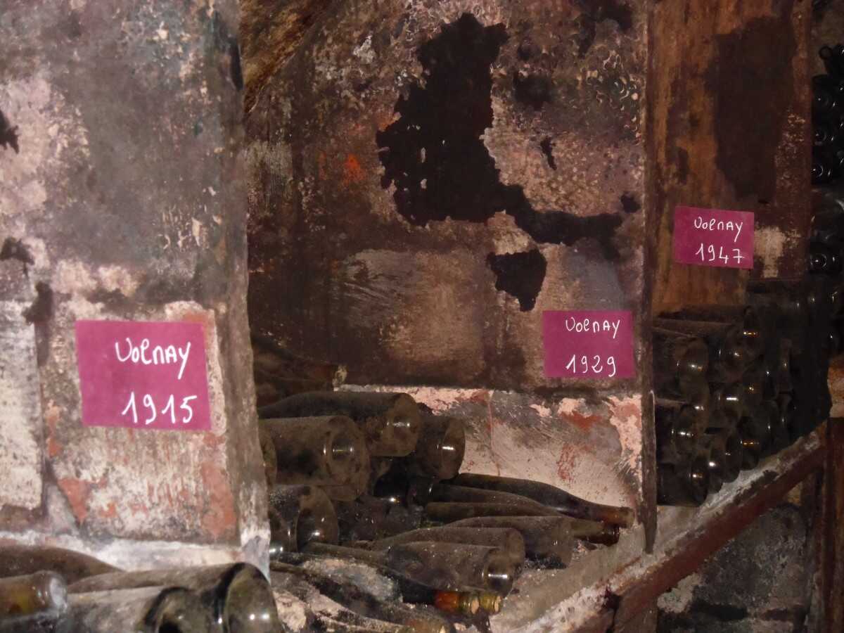 316-Btls_de_Volnay_en_cave.jpg